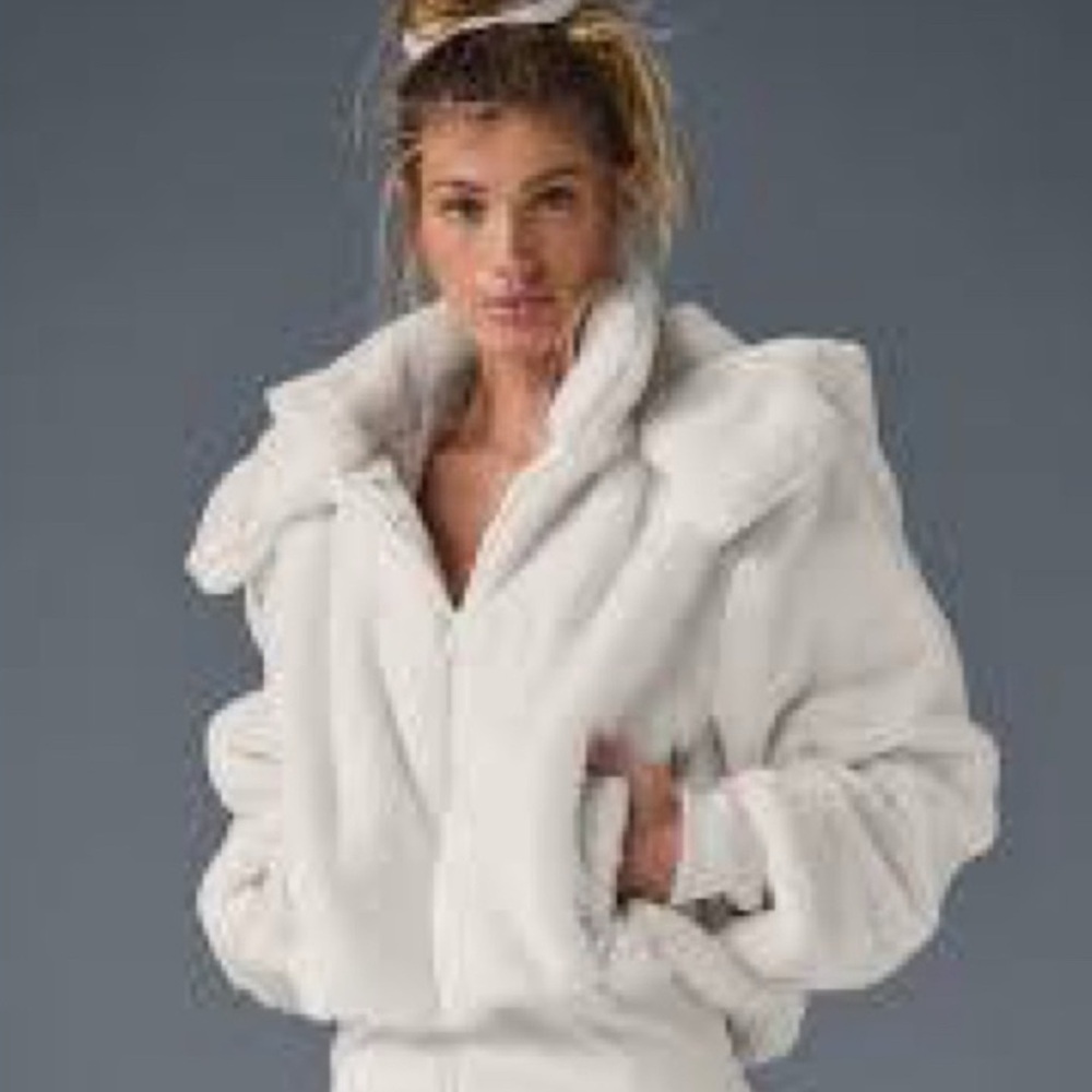 ALO Yoga Foxy Faux Fur jacket Medium